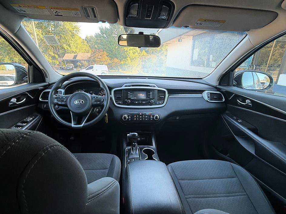 Used 2017 Kia Sorento AWD image 24