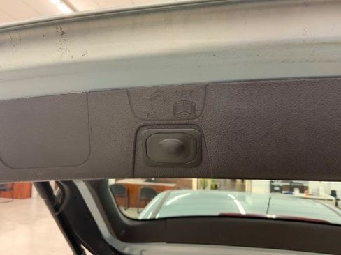 Used 2013 Ford C-MAX SE FWD image 32