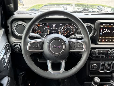 Used 2023 Jeep Wrangler Unlimited Sahara AWD/4WD image 20