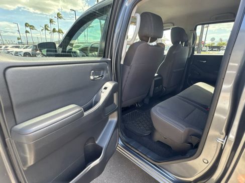 Used 2023 Nissan Frontier SV w/ Tow Package image 10