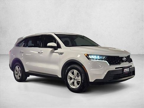 Used 2021 Kia Sorento LX FWD image 3