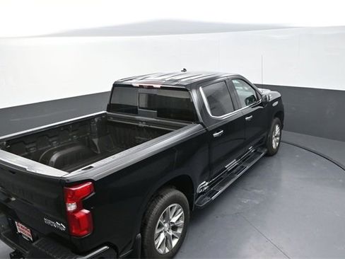 Used 2022 Chevrolet Silverado 1500 High Country w/ Technology Package image 25