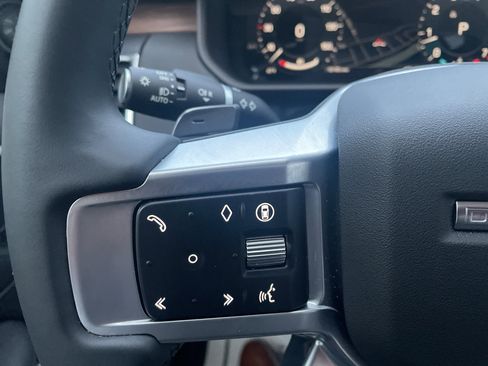 Used 2024 Land Rover Discovery S image 20