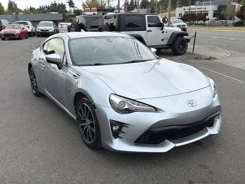 Used 2020 Toyota 86 RWD image 8