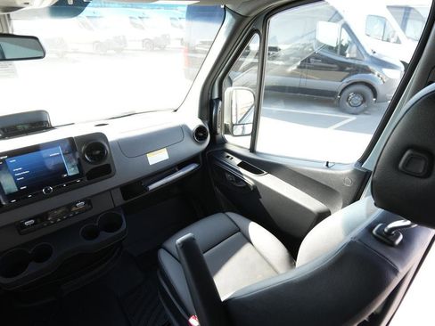 Used 2025 Mercedes-Benz Sprinter 2500 image 16