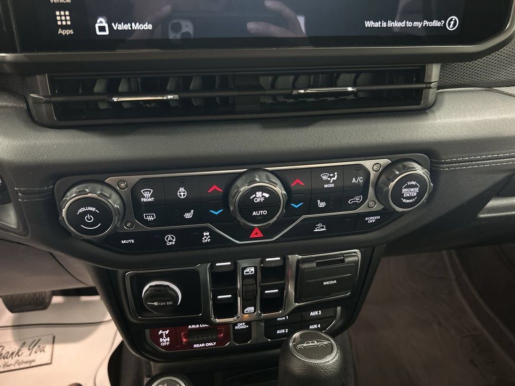 Used 2024 Jeep Gladiator Mojave w/ Convenience Group AWD/4WD image 14