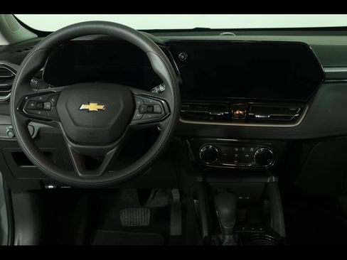 Used 2025 Chevrolet TrailBlazer LT FWD image 10