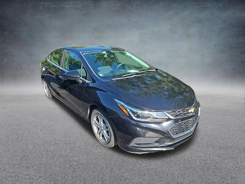Used 2016 Chevrolet Cruze LT w/ Sun And Sound Package FWD image 2
