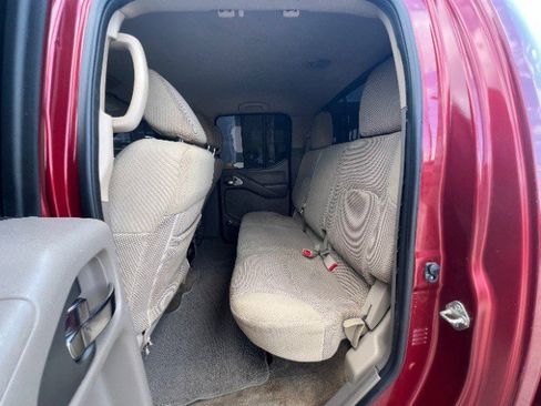 Used 2017 Nissan Frontier SV image 25