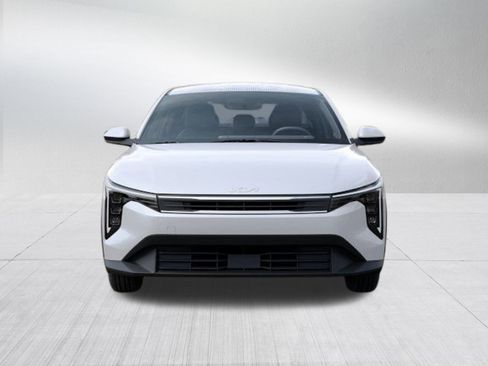 New 2025 Kia K4 LXS image 2