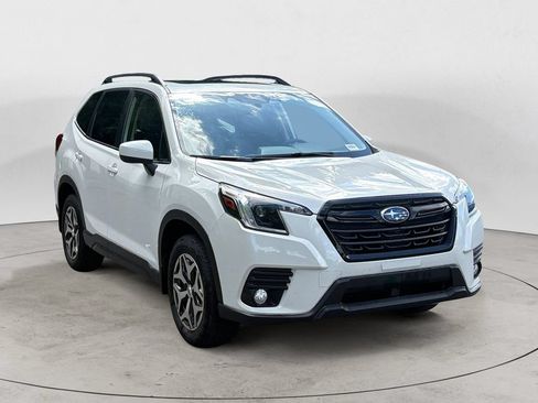 Used 2023 Subaru Forester Premium AWD/4WD image 3