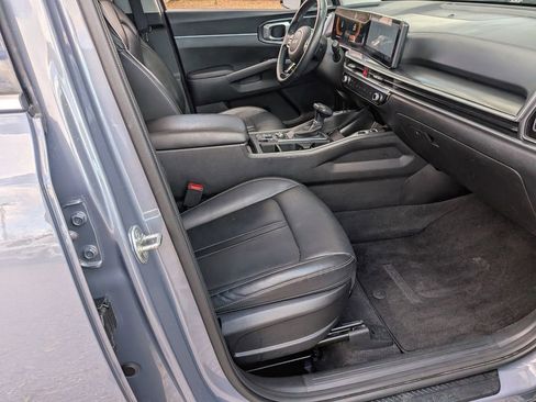 Used 2024 Kia Sorento S image 31