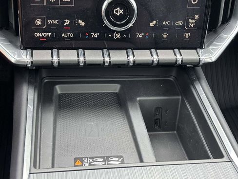 New 2025 GMC Acadia Elevation w/ Elevation Premium Package image 17