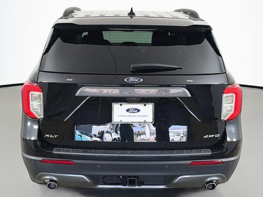 Used 2024 Ford Explorer XLT w/ XLT Sport Appearance Package AWD/4WD image 16