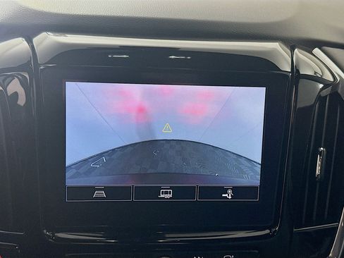 Used 2022 Chevrolet Traverse LT image 22