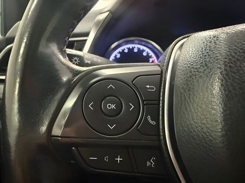 Used 2019 Toyota Camry SE FWD image 18