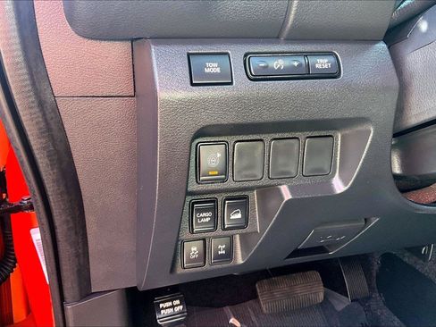 Used 2025 Nissan Frontier PRO-4X AWD/4WD image 36