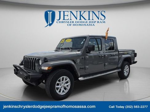 Used 2023 Jeep Gladiator Sport AWD/4WD image 11