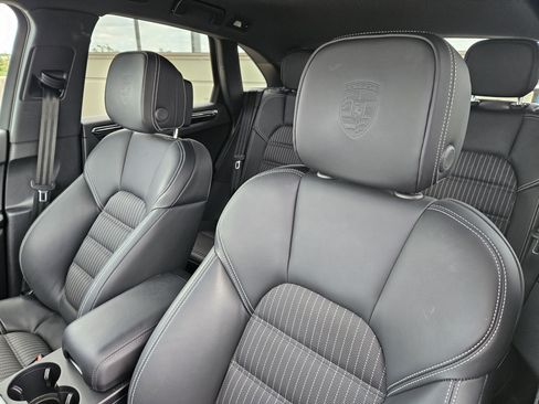 Certified 2026 Porsche Macan Turbo AWD/4WD image 6