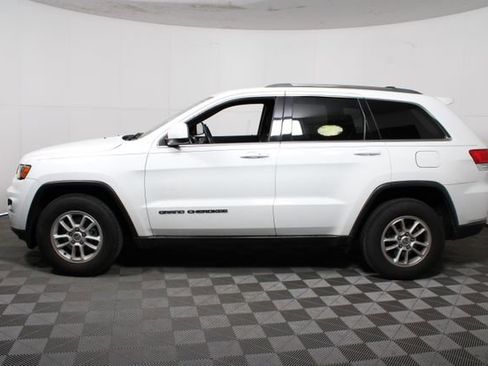 Used 2019 Jeep Grand Cherokee Laredo image 4