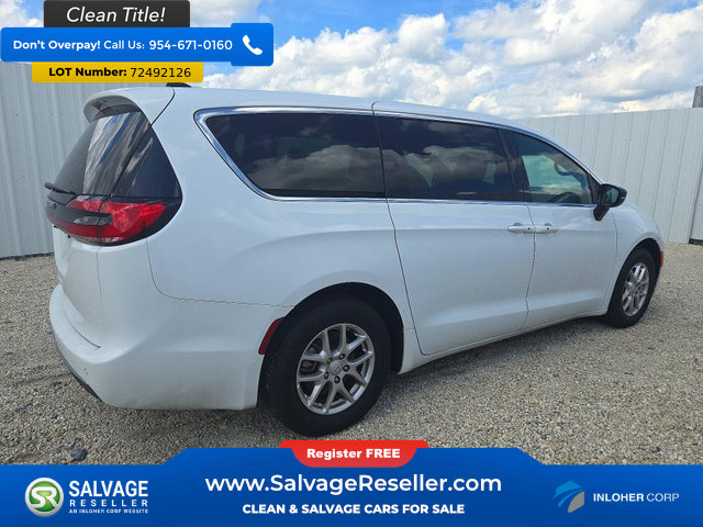 Used 2026 Chrysler Pacifica Select FWD image 4