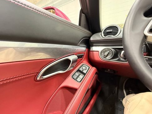 Used 2025 Porsche 718 Boxster RWD image 44