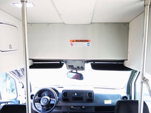 Used 2022 Mercedes-Benz Sprinter 3500 image 46