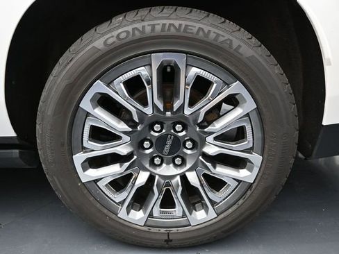 Used 2023 GMC Yukon XL Denali Ultimate image 12