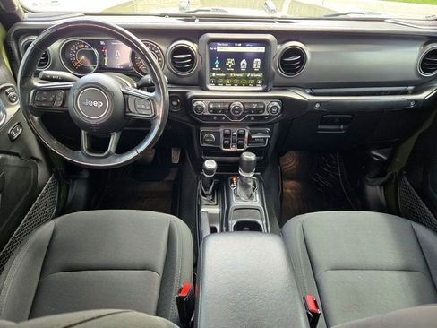 Used 2021 Jeep Gladiator Willys image 17