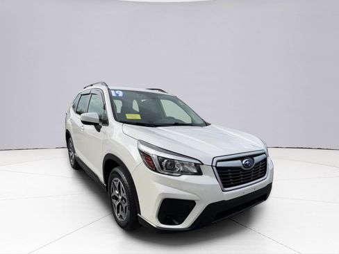 Used 2019 Subaru Forester Premium AWD/4WD image 16