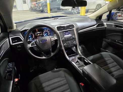 Used 2017 Ford Fusion SE image 28