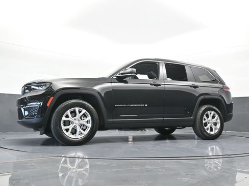 Used 2024 Jeep Grand Cherokee Limited w/ Luxury Tech Group II image 64