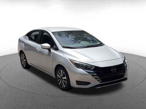 Used 2025 Nissan Versa SV FWD image 3