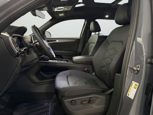 New 2026 Volkswagen Atlas Cross Sport SE FWD image 17