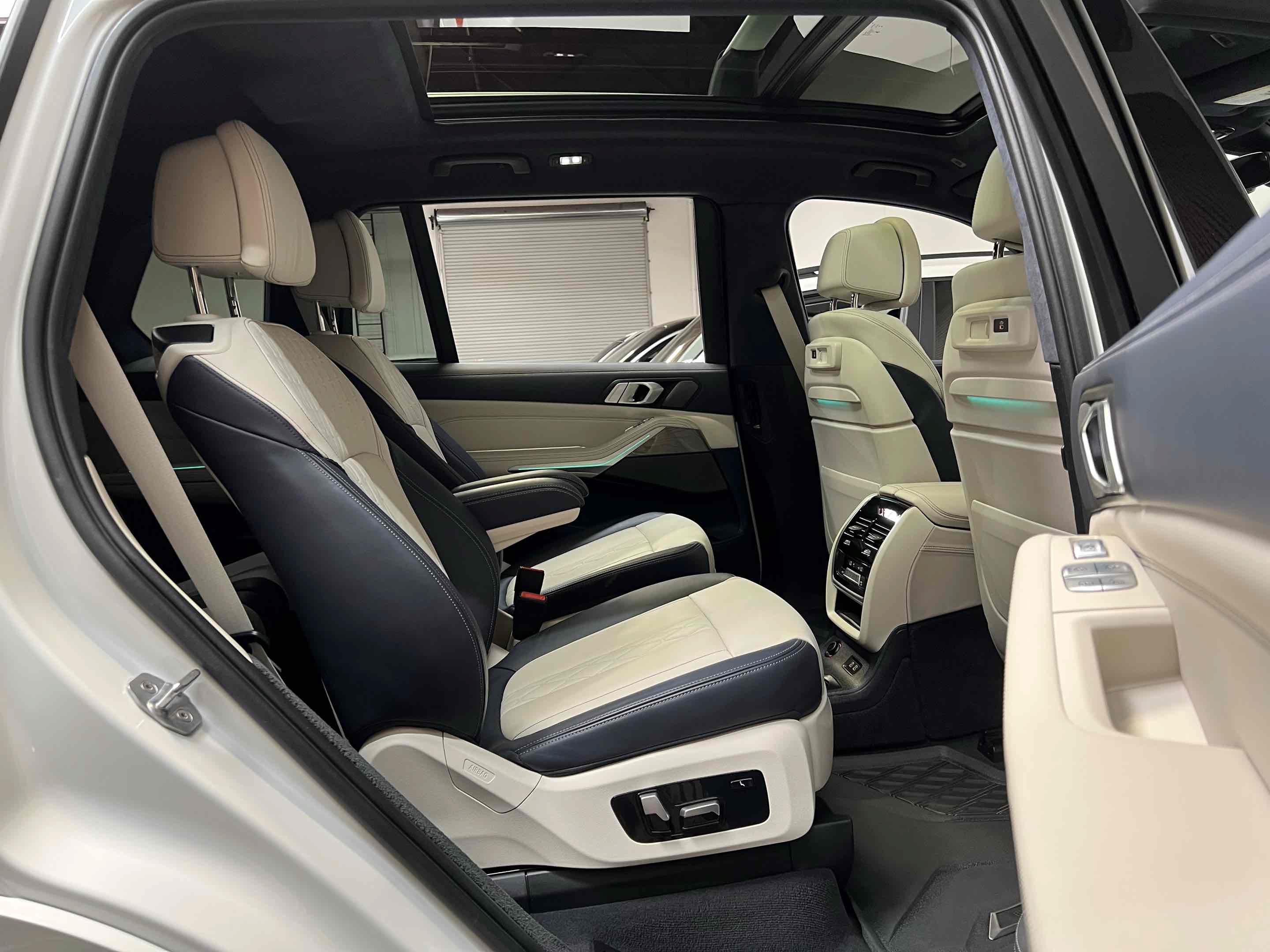 Used 2020 BMW X7 xDrive40i w/ Premium Package AWD/4WD image 35