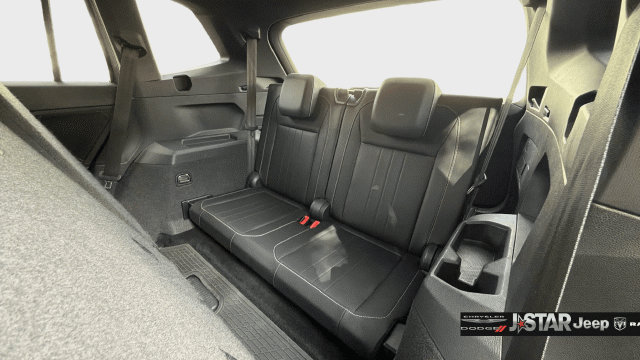 Used 2023 Volkswagen Tiguan SE R-Line FWD image 26