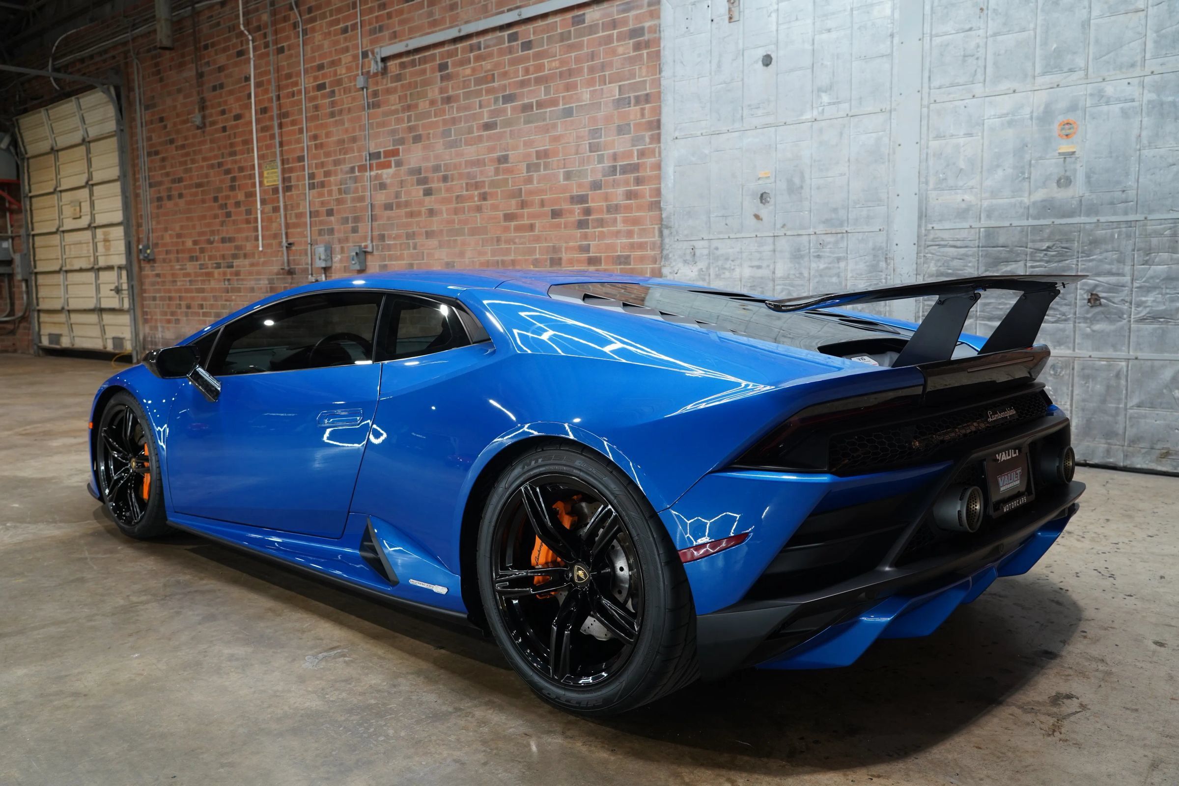 Used 2020 Lamborghini Huracan EVO RWD image 13