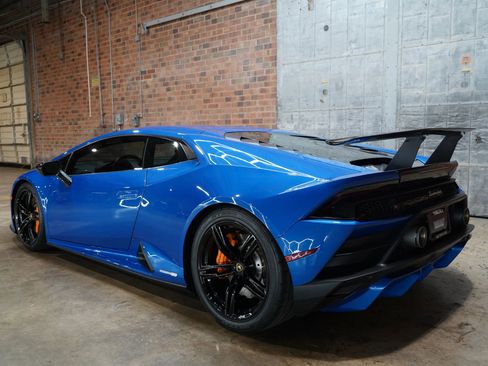 Used 2020 Lamborghini Huracan EVO RWD image 13