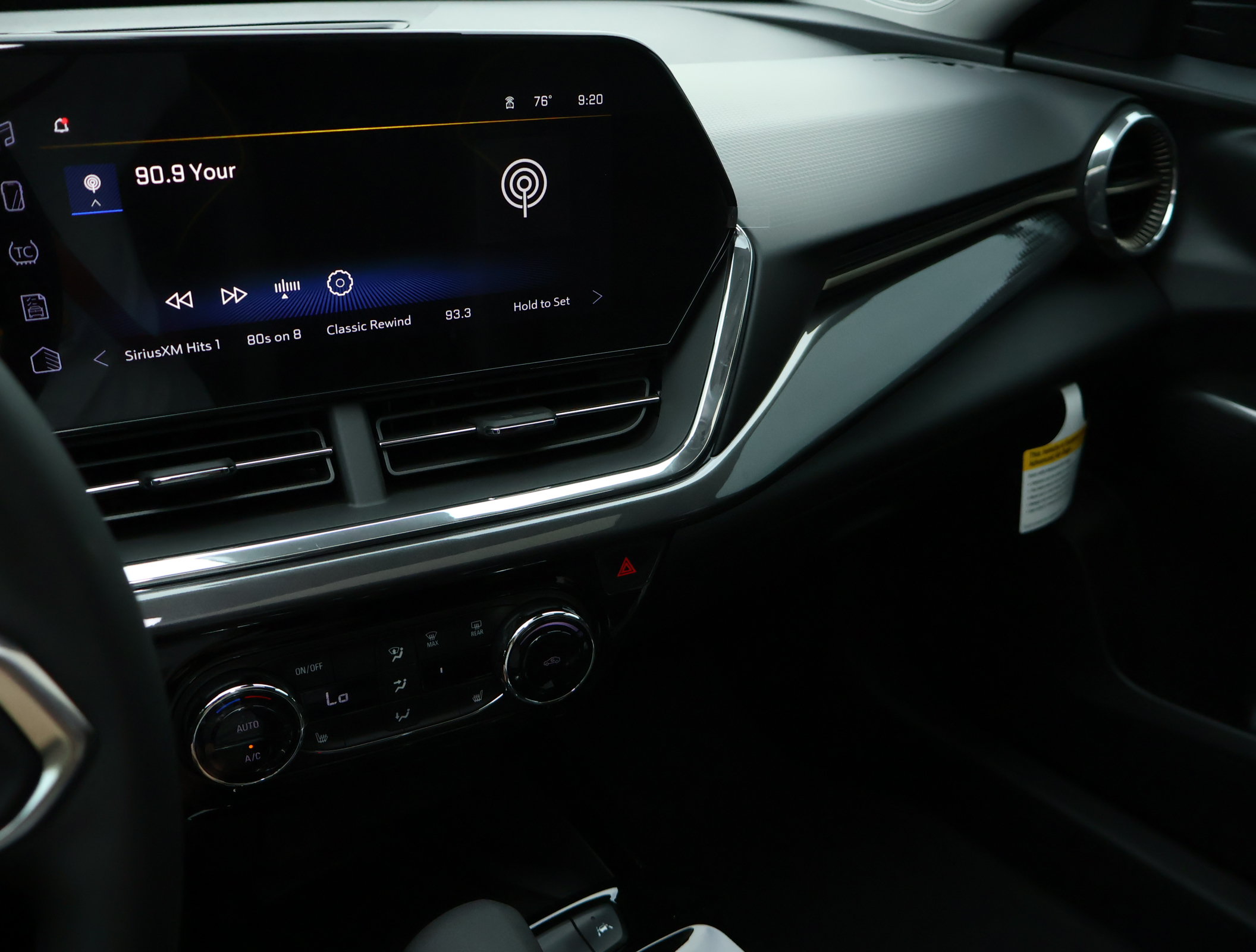 New 2026 Chevrolet Trax ACTIV w/ Sunroof Package FWD image 16