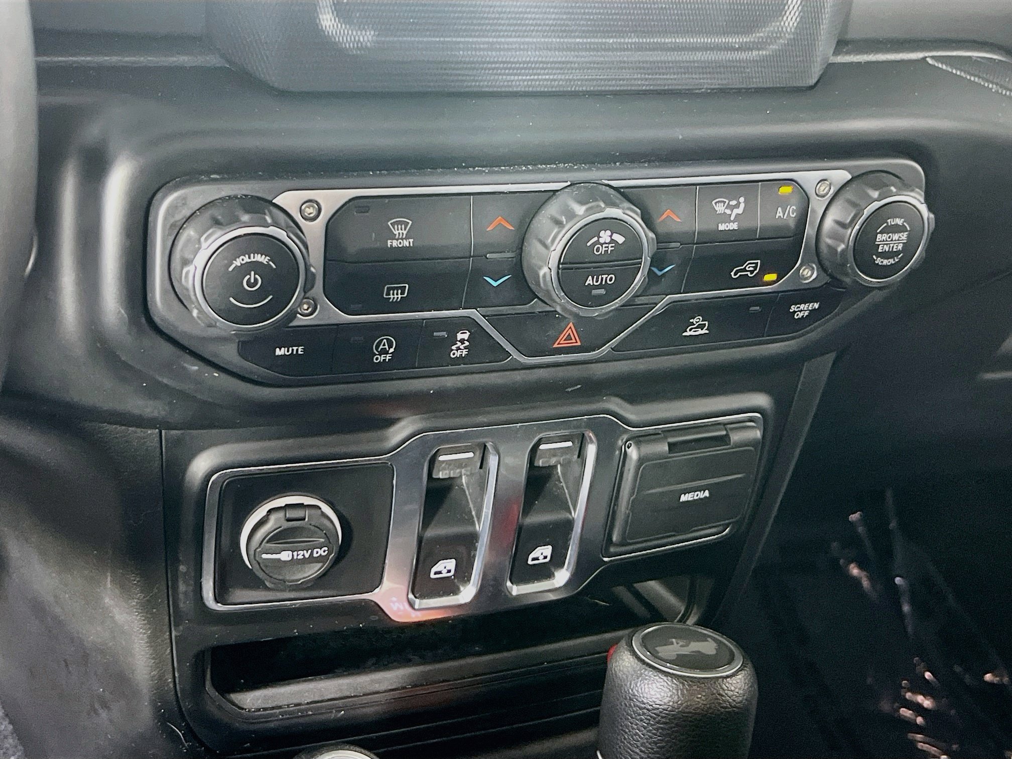 Used 2023 Jeep Wrangler Sport AWD/4WD image 15