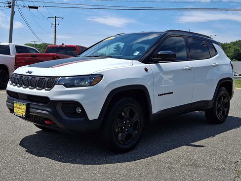 Used 2023 Jeep Compass Trailhawk AWD/4WD image 3