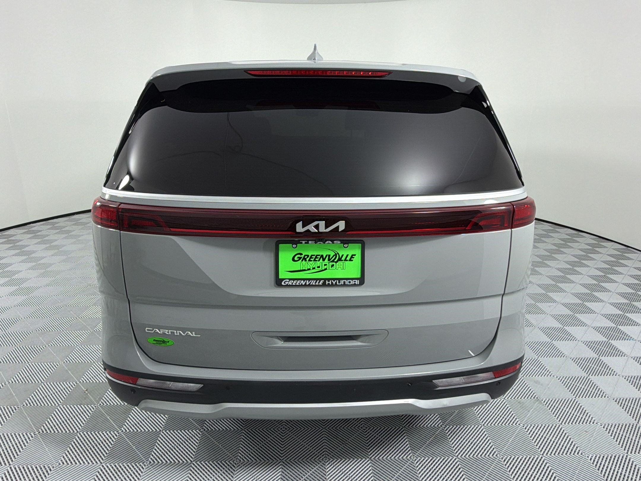 Used 2023 Kia Carnival EX FWD image 10