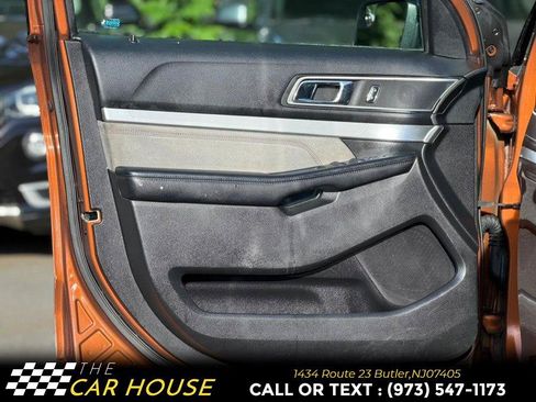 Used 2017 Ford Explorer XLT w/ Equipment Group 202A AWD/4WD image 14