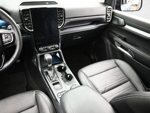 Used 2025 Ford Ranger Lariat w/ Trailer Tow Package image 14