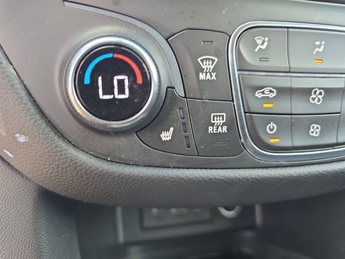 Used 2021 Chevrolet Equinox LT AWD/4WD image 16