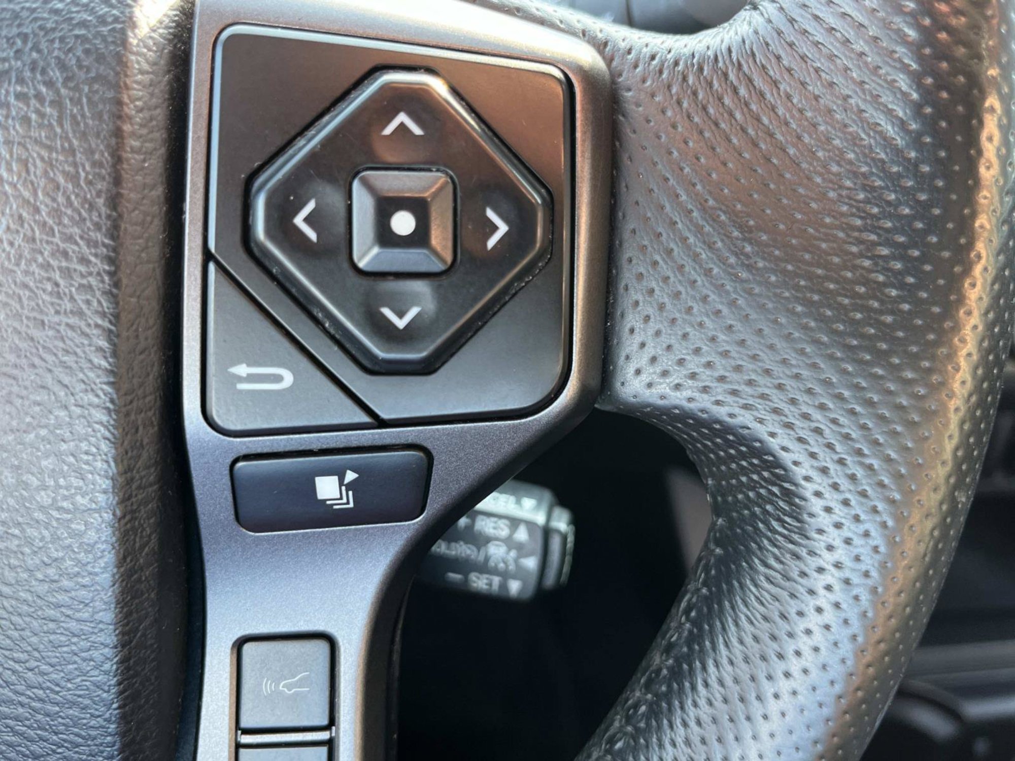 Used 2022 Toyota Tacoma TRD Off-Road AWD/4WD image 27