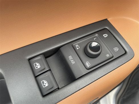 New 2025 Volkswagen ID. Buzz Pro S image 12