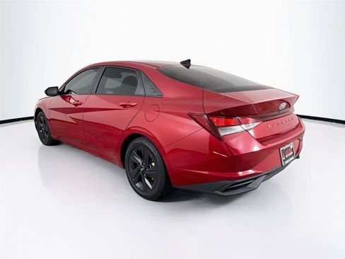 Used 2022 Hyundai Elantra SEL FWD image 3
