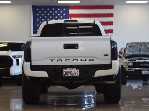 Used 2017 Toyota Tacoma SR5 RWD image 28