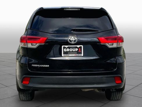 Used 2019 Toyota Highlander LE FWD image 5